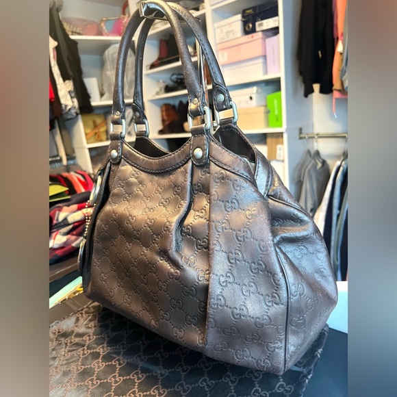 Authentic Gucci handbag - Picture 3 of 15